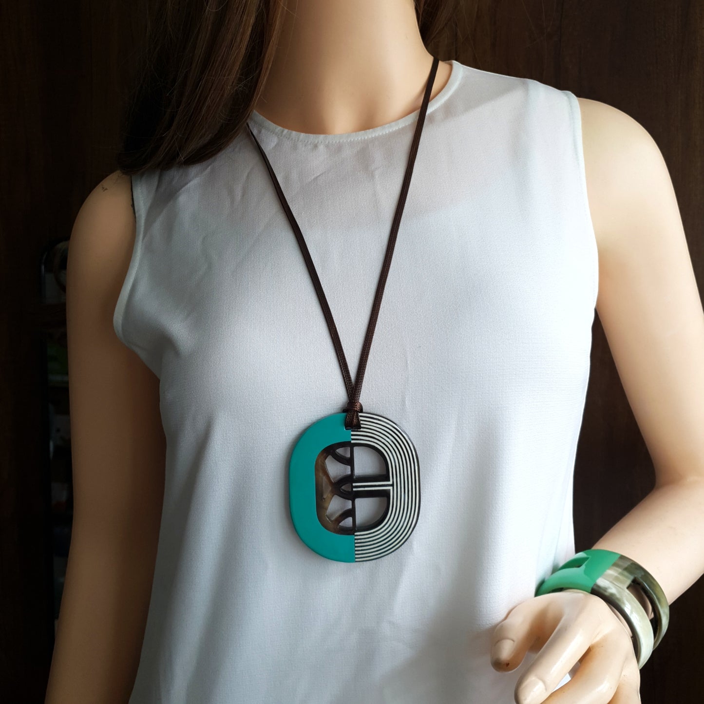 Trendy Handmade Pendant J17564, Sources as Natural Buffalo Horn and Lacquer