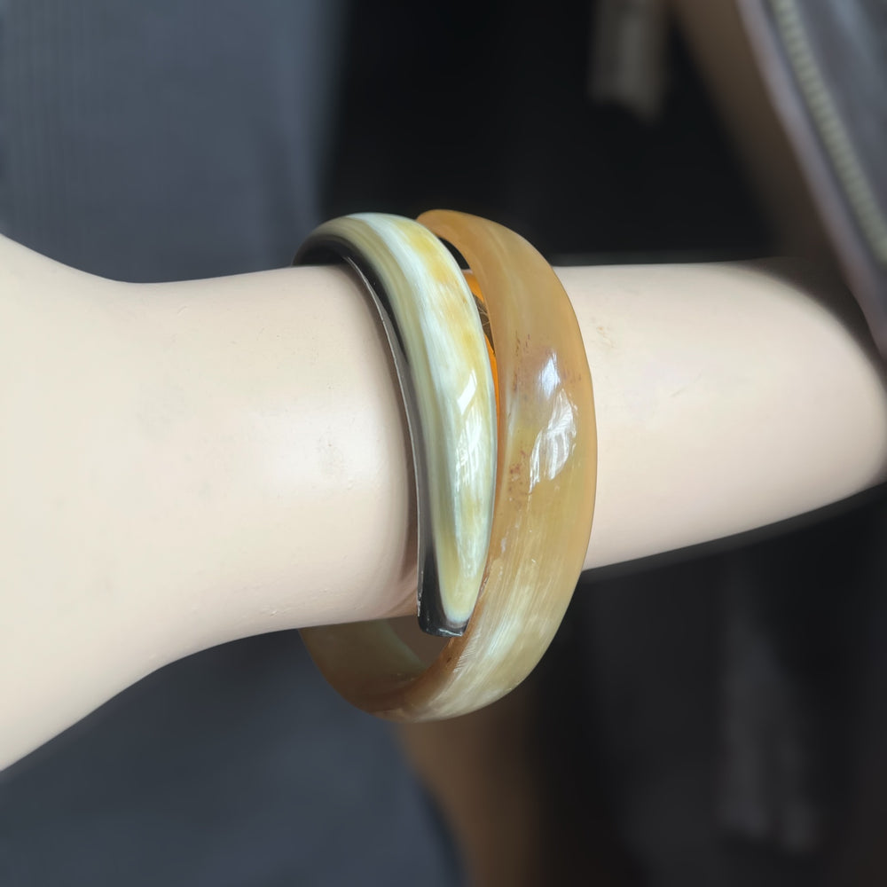 
                  
                    Unique Handmade Buffalo Horn Bracelet J17376, Enhanced Value for Women
                  
                