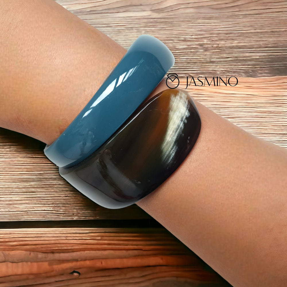 
                  
                    Natural Handmade Bracelet J17388, Made by Buffalo Horn and Lacquer
                  
                