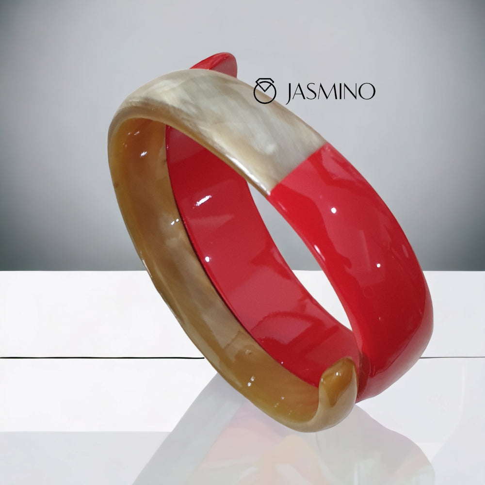 
                  
                    Natural Handmade Bracelet J17388, Made by Buffalo Horn and Lacquer
                  
                