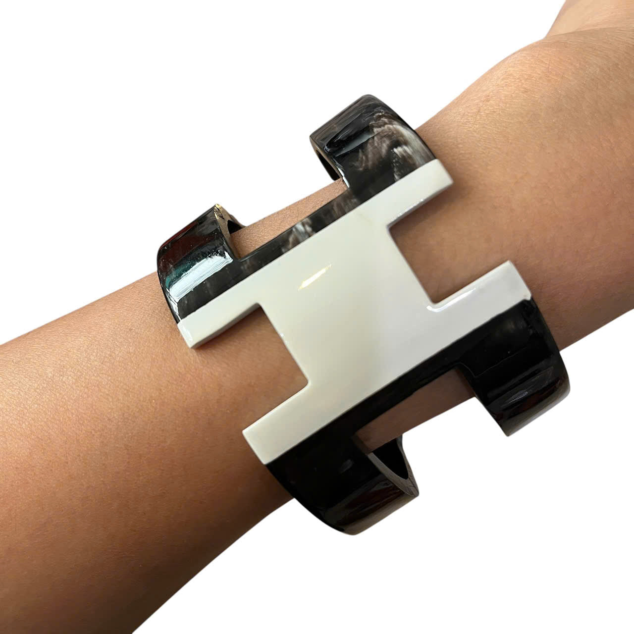 Buffalo Horn Bracelet J17640, Made by Horn and Lacquered, Enhanced Value for Women.