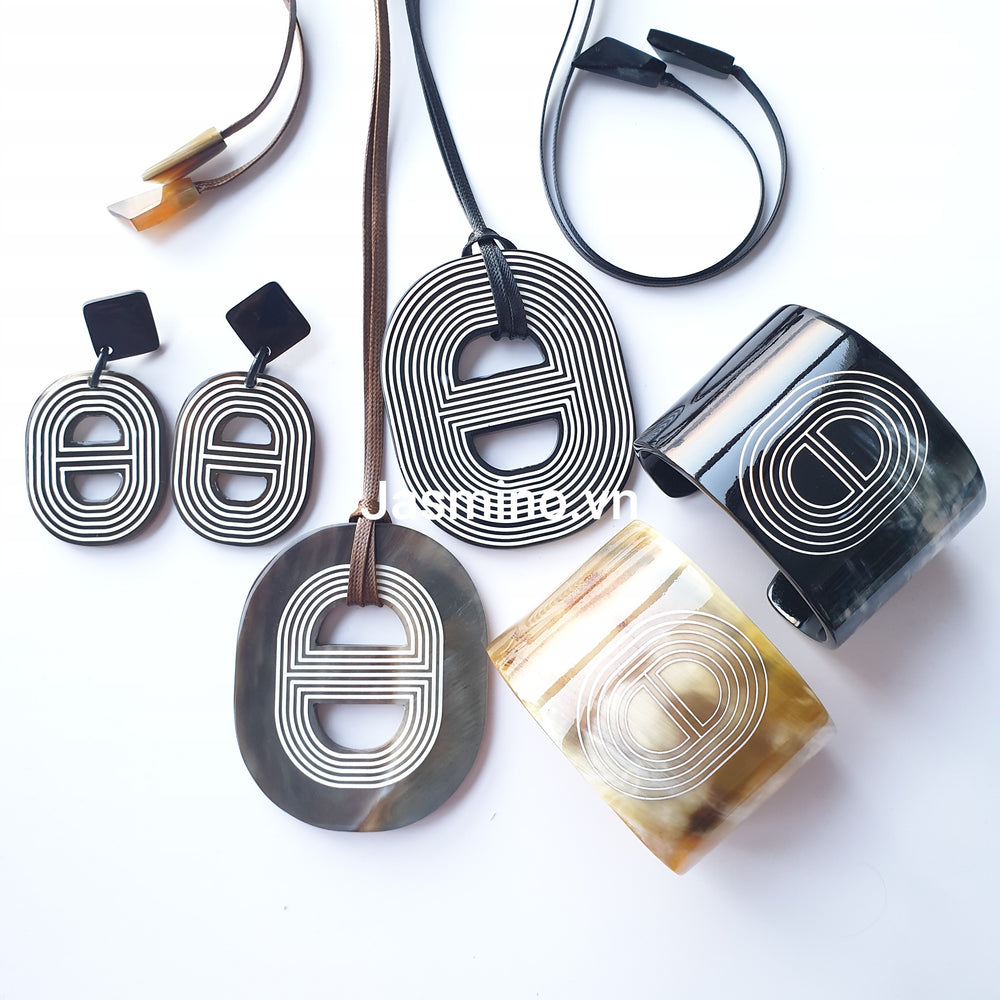 
                  
                    A set of handmade spiral double D-shaped cuff bracelet and two earrings features white and black 
                  
                
