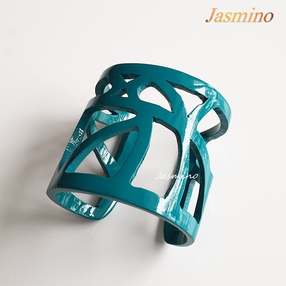
                  
                    unique mosaic blue lacquer  buffalo horn bracelet on a light background- 7cm, jasmino.vn
                  
                