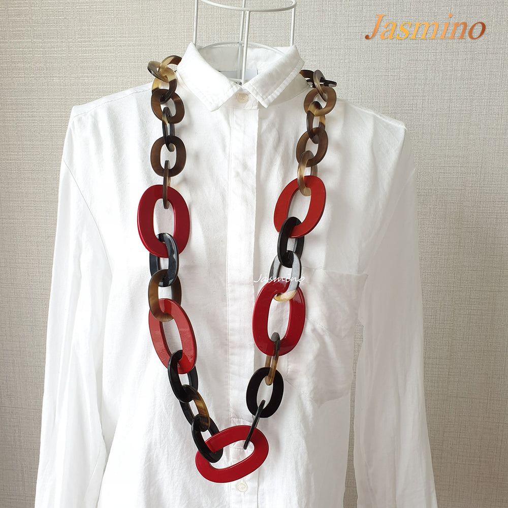 
                  
                    chain buffalo horn necklace, the highlight of this necklace is five big elliptical buffalo horn pieces painted scarlet, impressive gift for your friend
                  
                