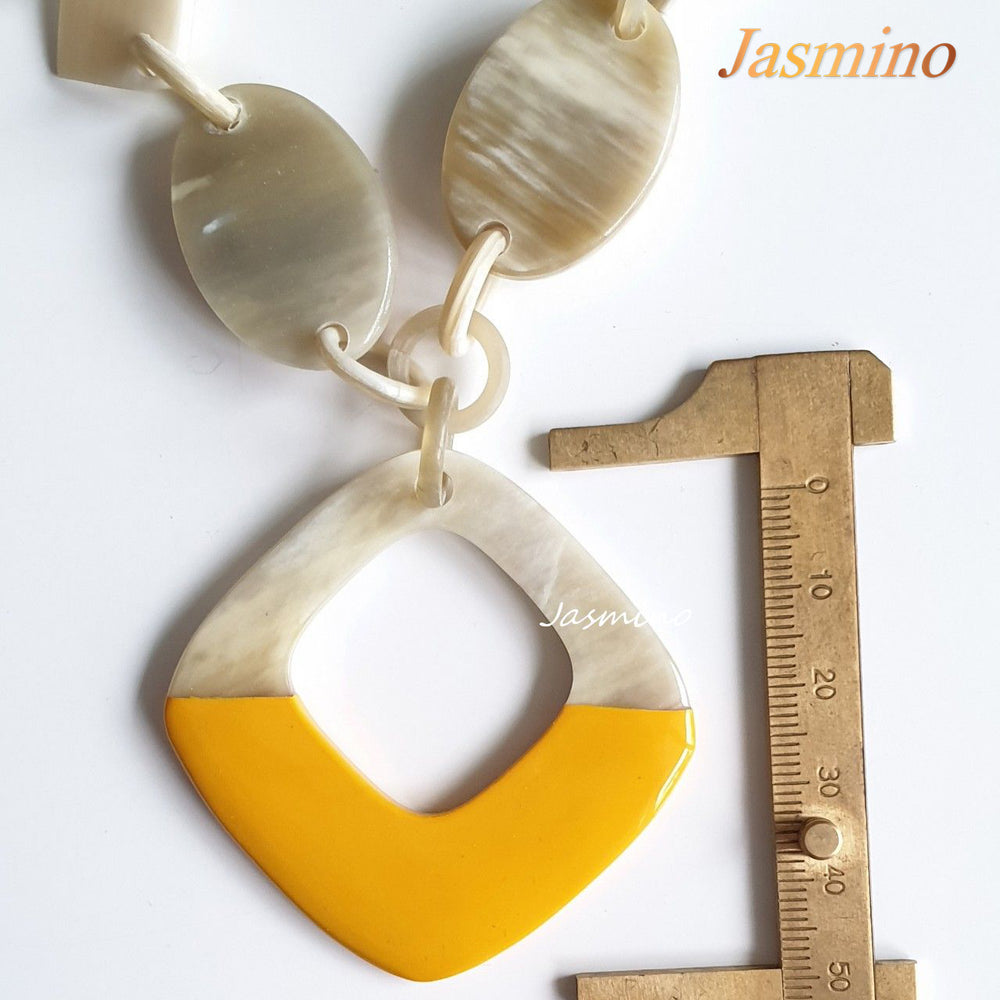 
                  
                    The necklace has several yellow cat-eye links, unique gift for her
                  
                