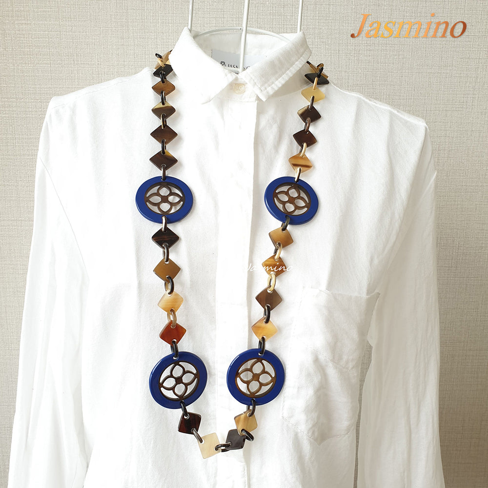 
                  
                    This necklace is made of natural lozenge buffalo horn pieces and four circle blue horn pieces with a unique pattern stands out on a light background, is a unique gift for friends
                  
                