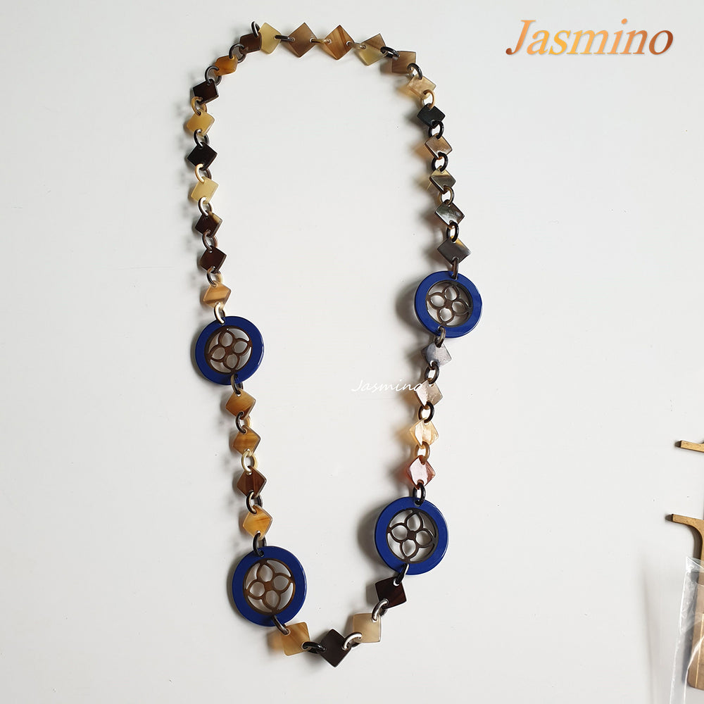 
                  
                    This necklace is made of natural lozenge buffalo horn pieces and four circle blue horn pieces with a unique pattern stands out on a light background, is a unique gift for friends
                  
                