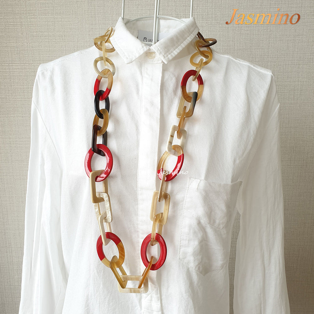 
                  
                    The necklace consists of pieces of natural buffalo horn: circle pieces, rectangle pieces and elliptical flame scarlet pieces connected together with each other, impressive gift for your friend
                  
                