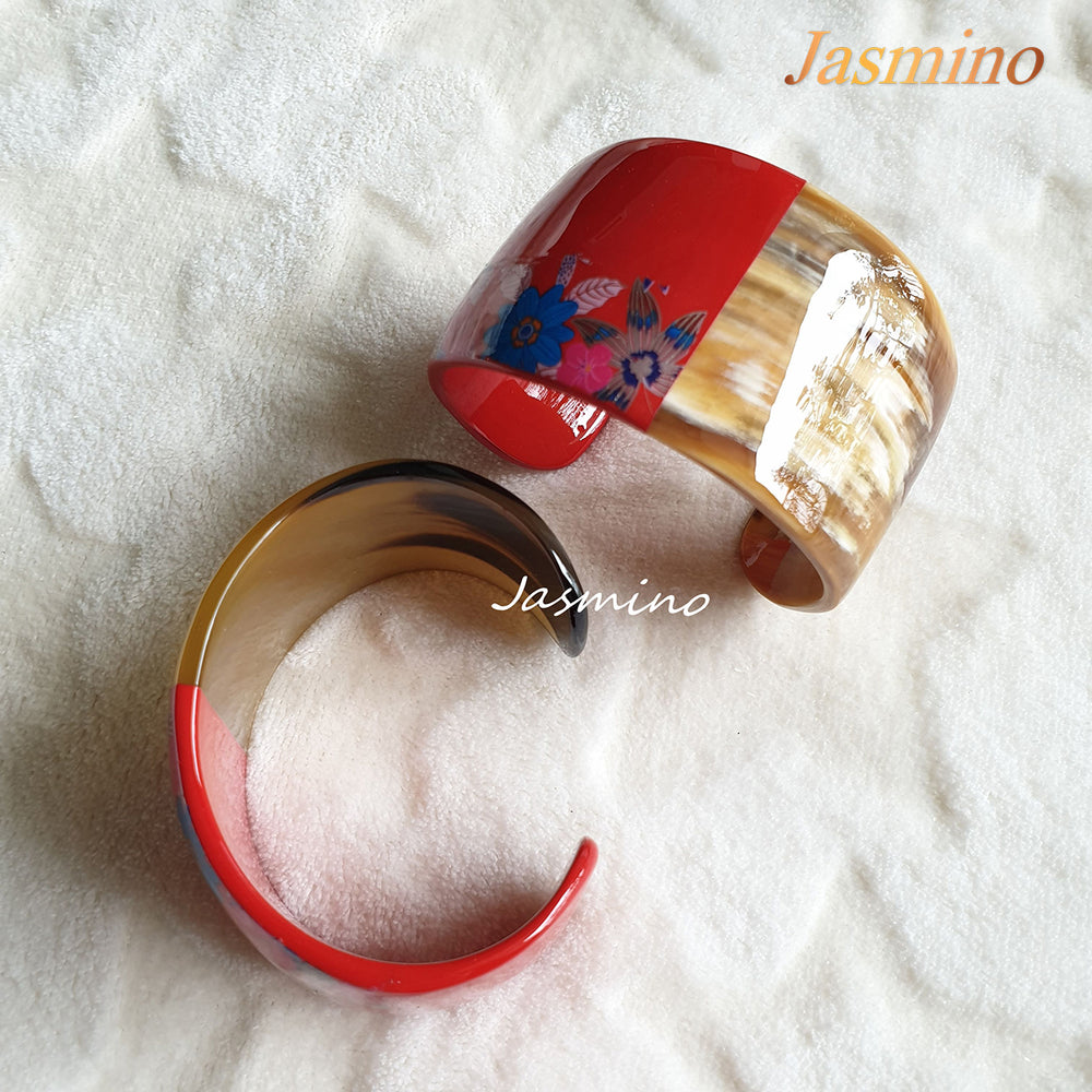 
                  
                    the bracelet is designed with half natural horn and half flame scarlet lacquer and shaped by small flowers, unique gift for her
                  
                