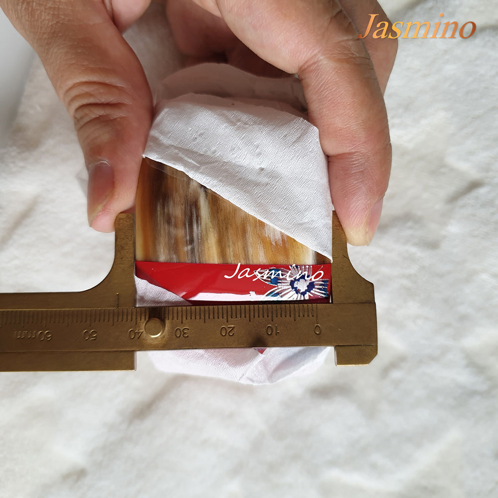 
                  
                    the bracelet is designed with half natural horn and half flame scarlet lacquer and shaped by small flowers, unique gift for her
                  
                