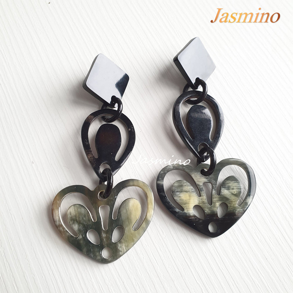
                  
                    Unique handmade black heart earrings are made of natural buffalo horn for couple jewelries
                  
                
