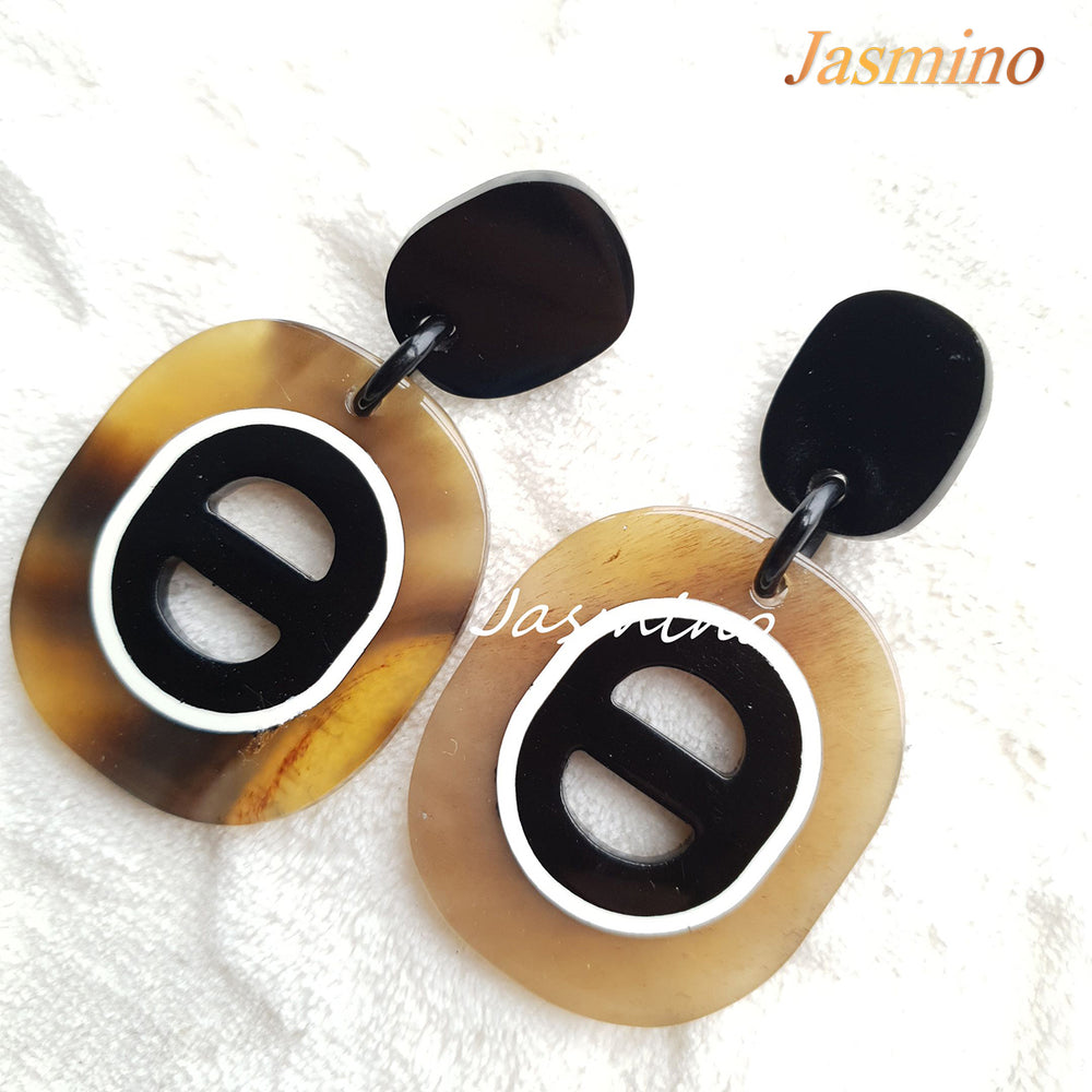 
                  
                    Vintage double D-shaped elliptical oval earrings for women gifts feature black, brown, and white
                  
                