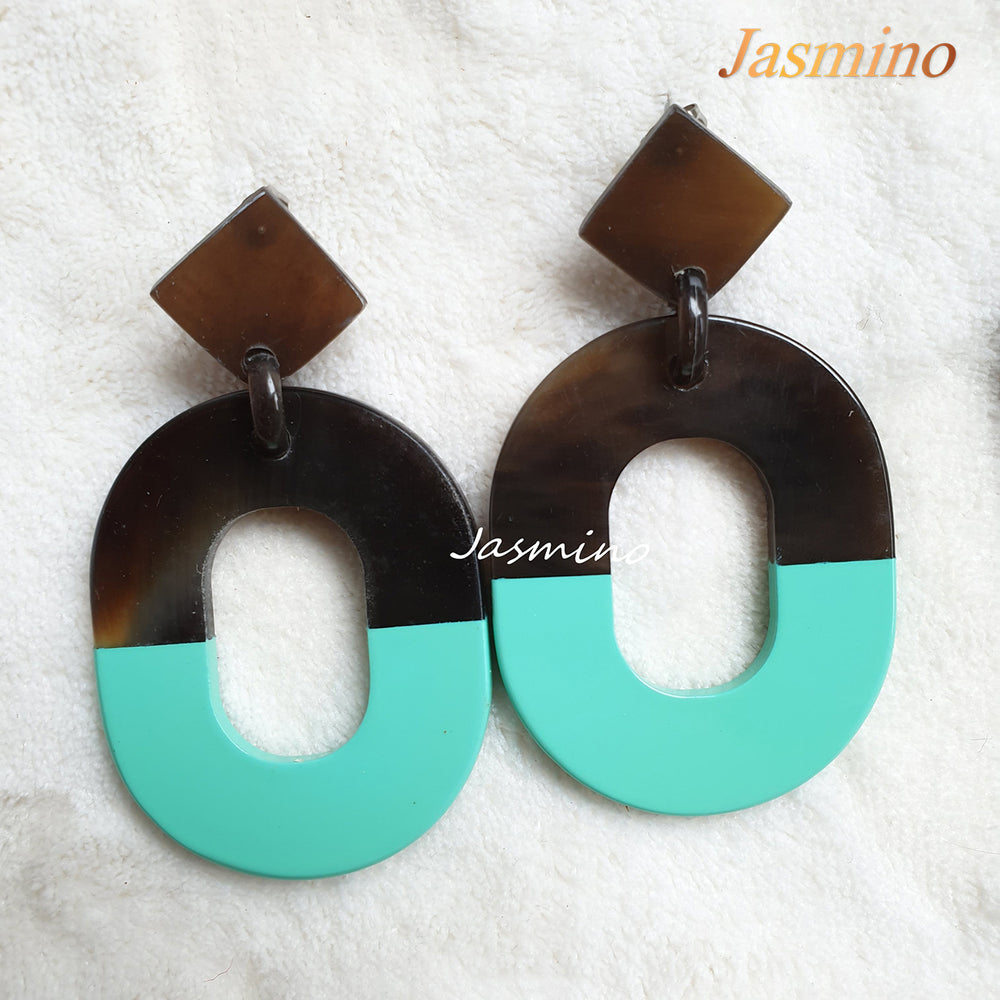 
                  
                    Oval drop earrings are designed by Minimalist style with brown and daphne blue for impressive gifts
                  
                
