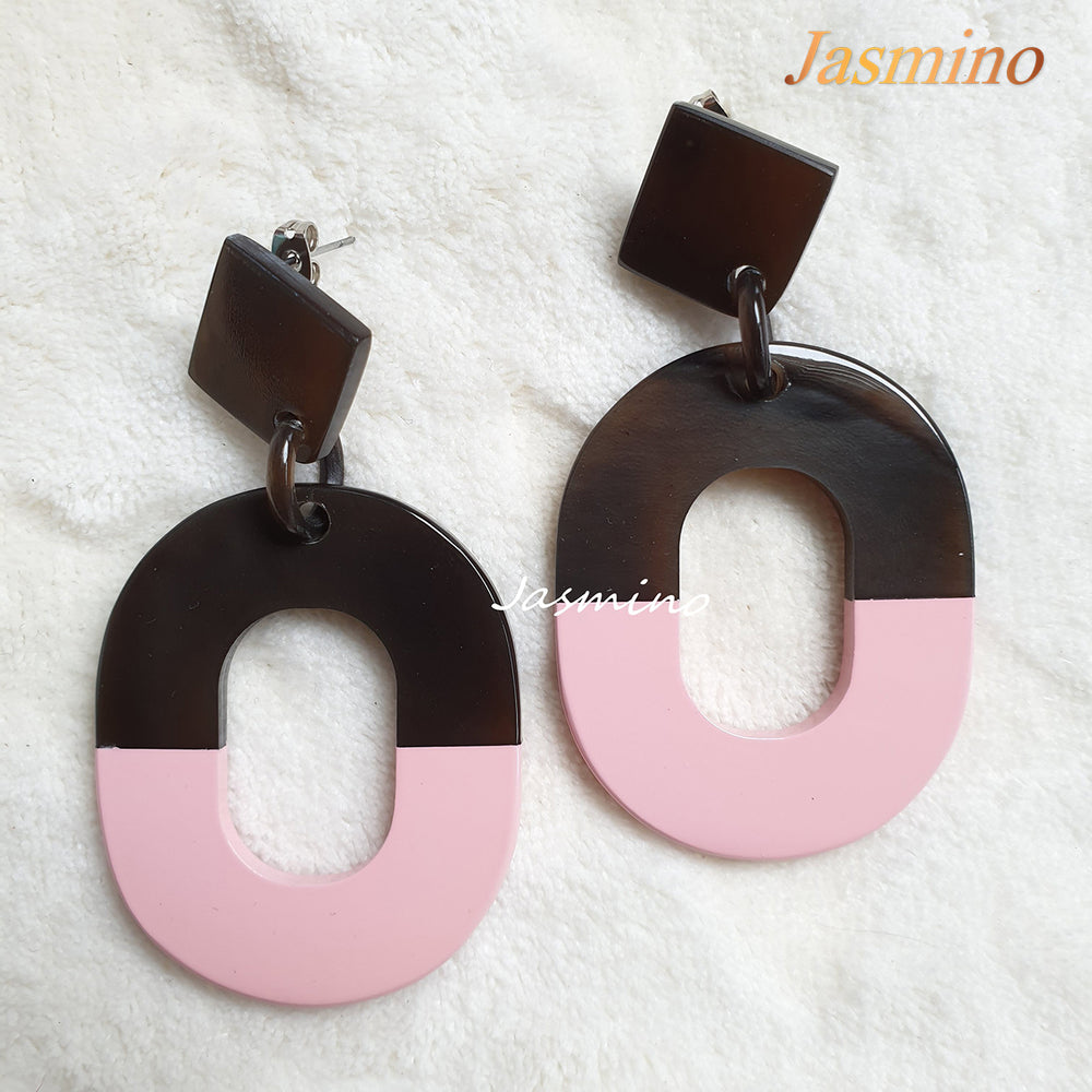 
                  
                    Drop earrings are designed by Minimalist style with brown and pastel pink color for impressive gifts
                  
                