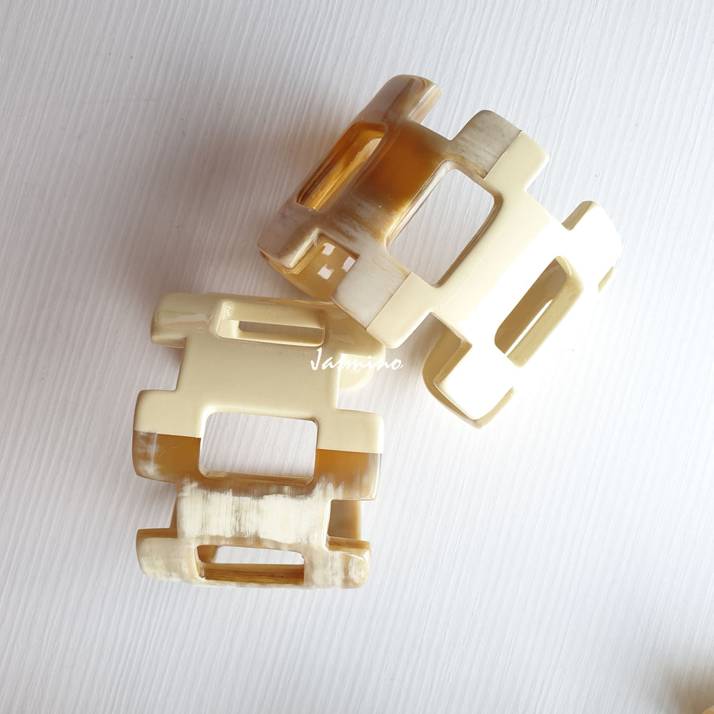 
                  
                    two unique bracelet are designed with half natural buffalo horn and half cream white lacquer, impressive gift for her
                  
                