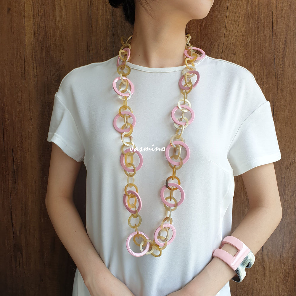 
                  
                    Charming Buffalo Horn Necklace J18123, Made by Natural Material
                  
                