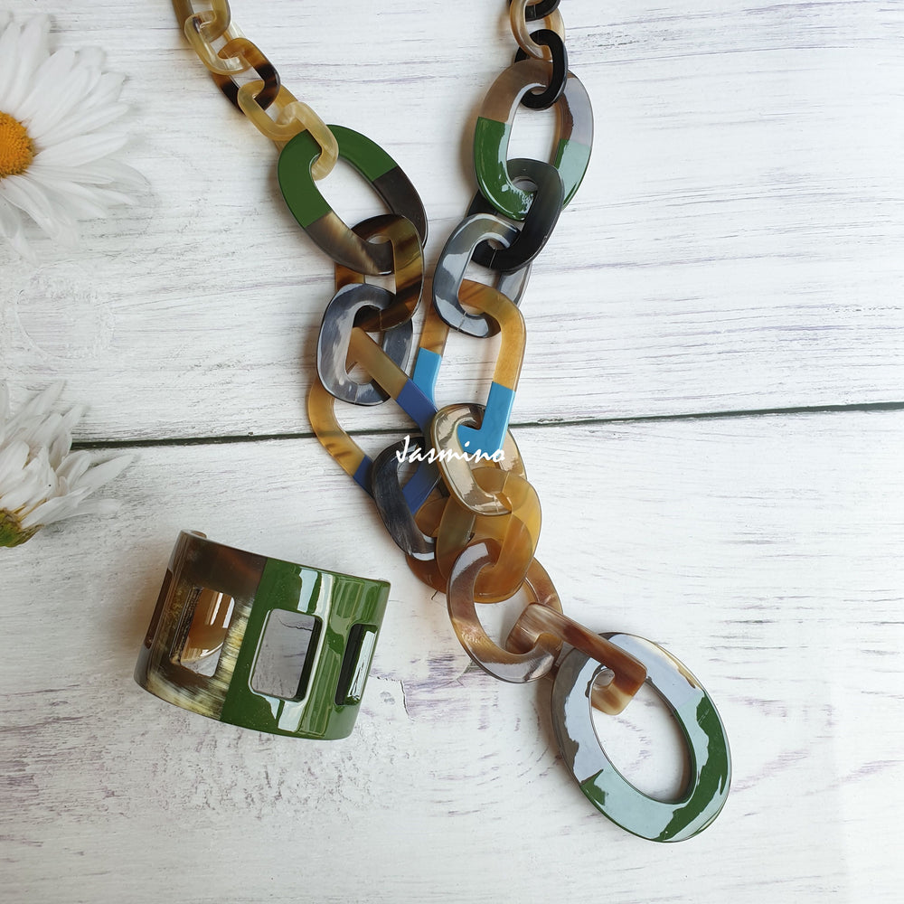 
                  
                    A set of unique handmade Vintage chain link necklace and cuff bracelet featured brown and green in natural buffalo horn on Christmas 
                  
                