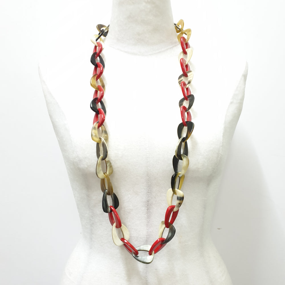 
                  
                    The necklace has some red teardrop-shaped pieces in natural light, an impressive gift for her
                  
                