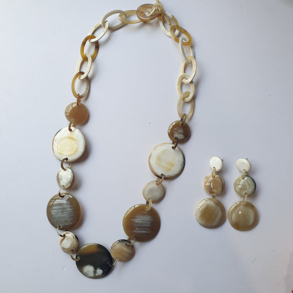 
                  
                    A set of Elegant Minimalist circle drop earrings and chain link necklace featured bright and two circles in natural buffalo horn for women's gifts
                  
                