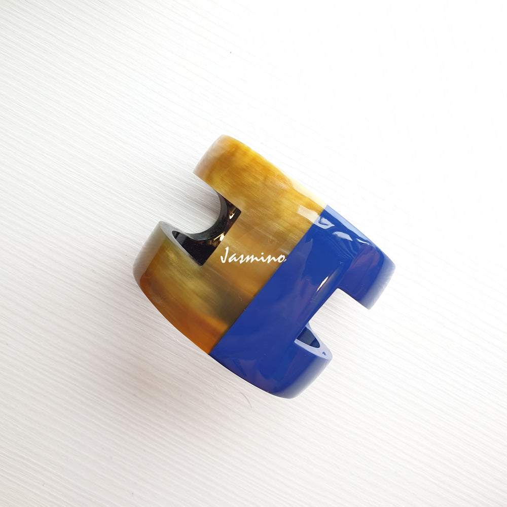 
                  
                    A cuff bracelet is designed by a rose blue and brown color and made by natural buffalo horn for a unique gift
                  
                