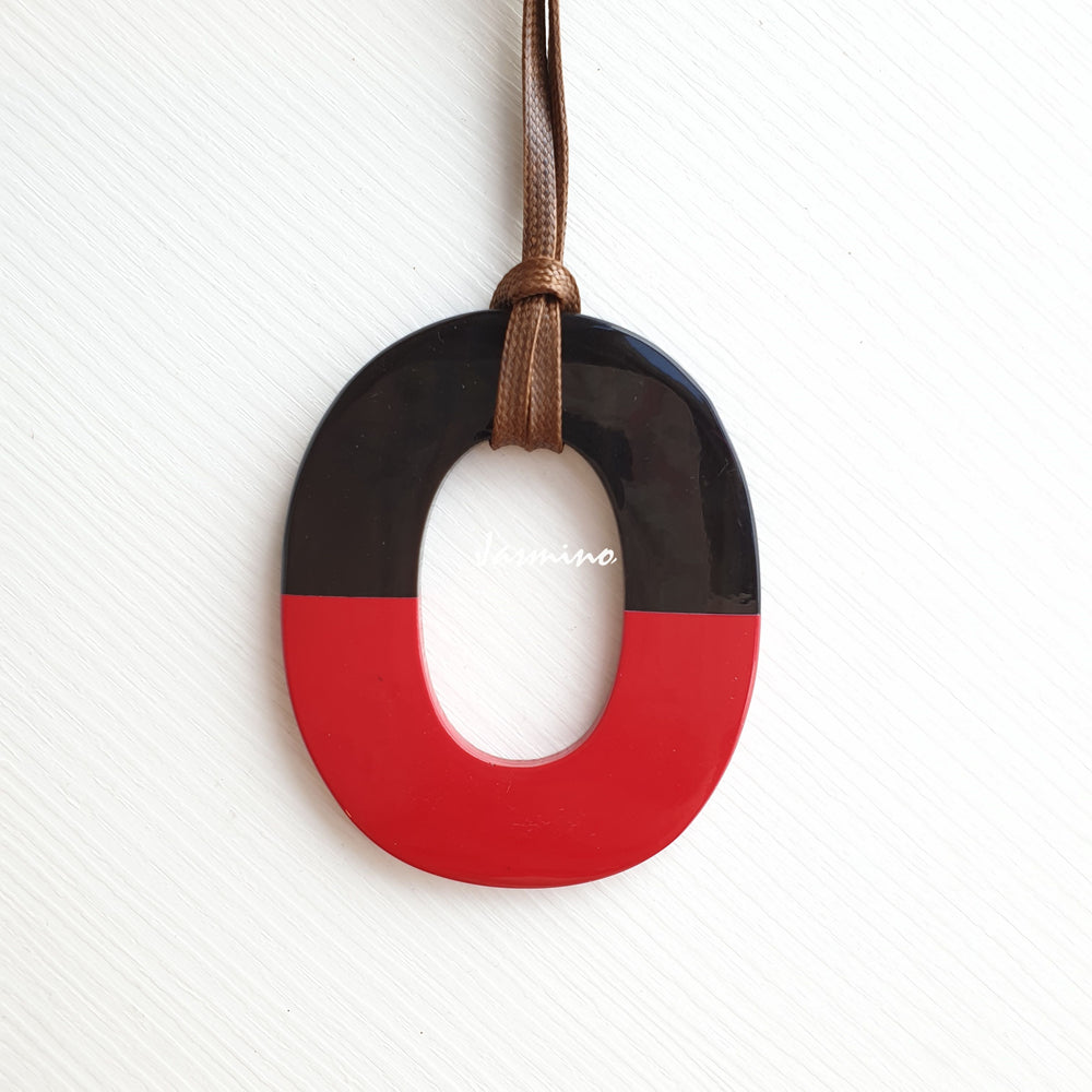
                  
                    the pendant is designed with half natural horn and half flame scarlet lacquer, unique Christmas gift for her
                  
                