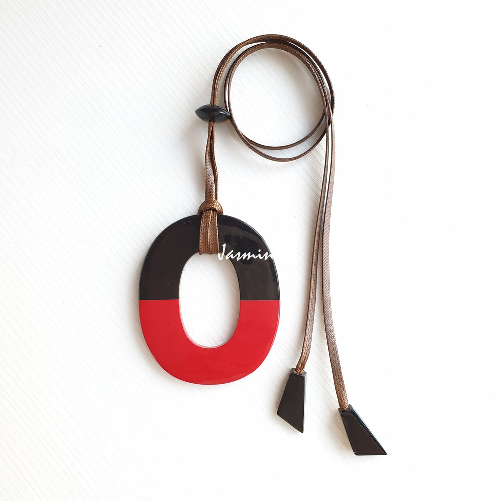 
                  
                    the pendant is designed with half natural horn and half flame scarlet lacquer, unique Christmas gift for her
                  
                