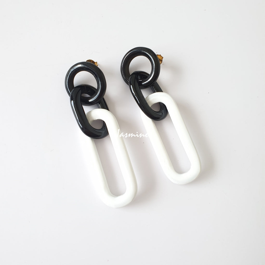 Minimalist rectangle link hoop earrings feature black and white for women as Christmas gifts