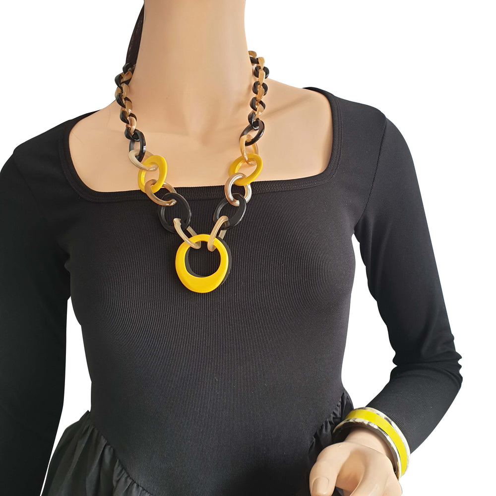 
                  
                    Minimalist yellow cuff bracelet in natural buffalo horn
                  
                