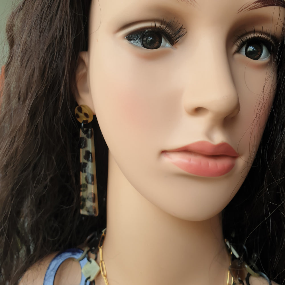 
                  
                    trendy unique spotted leopard chandelier earrings for women's jewelry in natural buffalo horn
                  
                