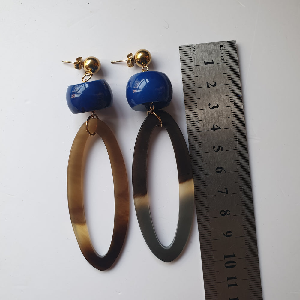
                  
                    Jasmino Bohemian Girly Oval 18k Gold Plated Brass Jewelry Earrings In Natural Buffalo Horn In The Natural Light
                  
                