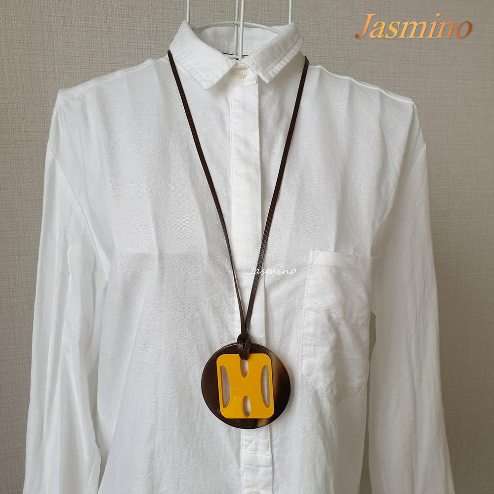 
                  
                    Jasmino unique handmade H pendant features saffron in natural buffalo horn for Christmas gifts
                  
                